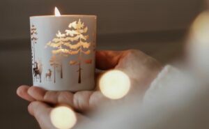 Read more about the article The Best Christmas Candles for the Festive Season