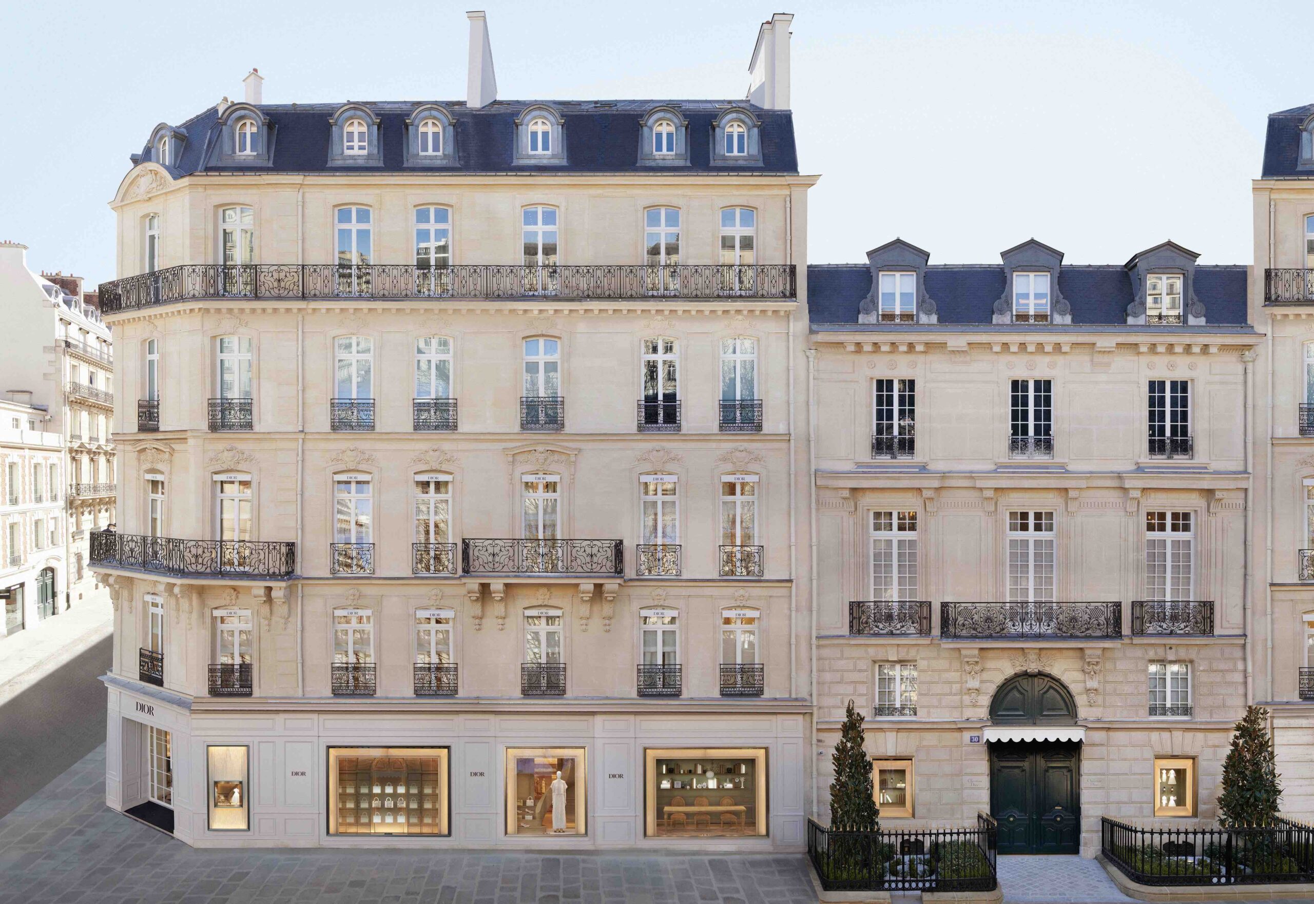 You are currently viewing DIOR Boutique 30 Montaigne