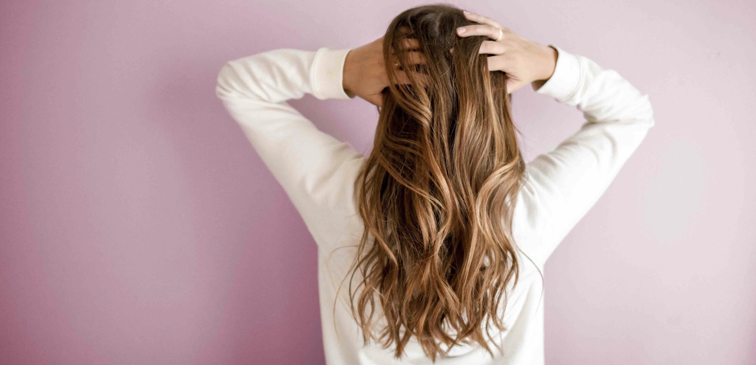 You are currently viewing 7 Healthy Scalp Tips for Strong, Shiny Hair