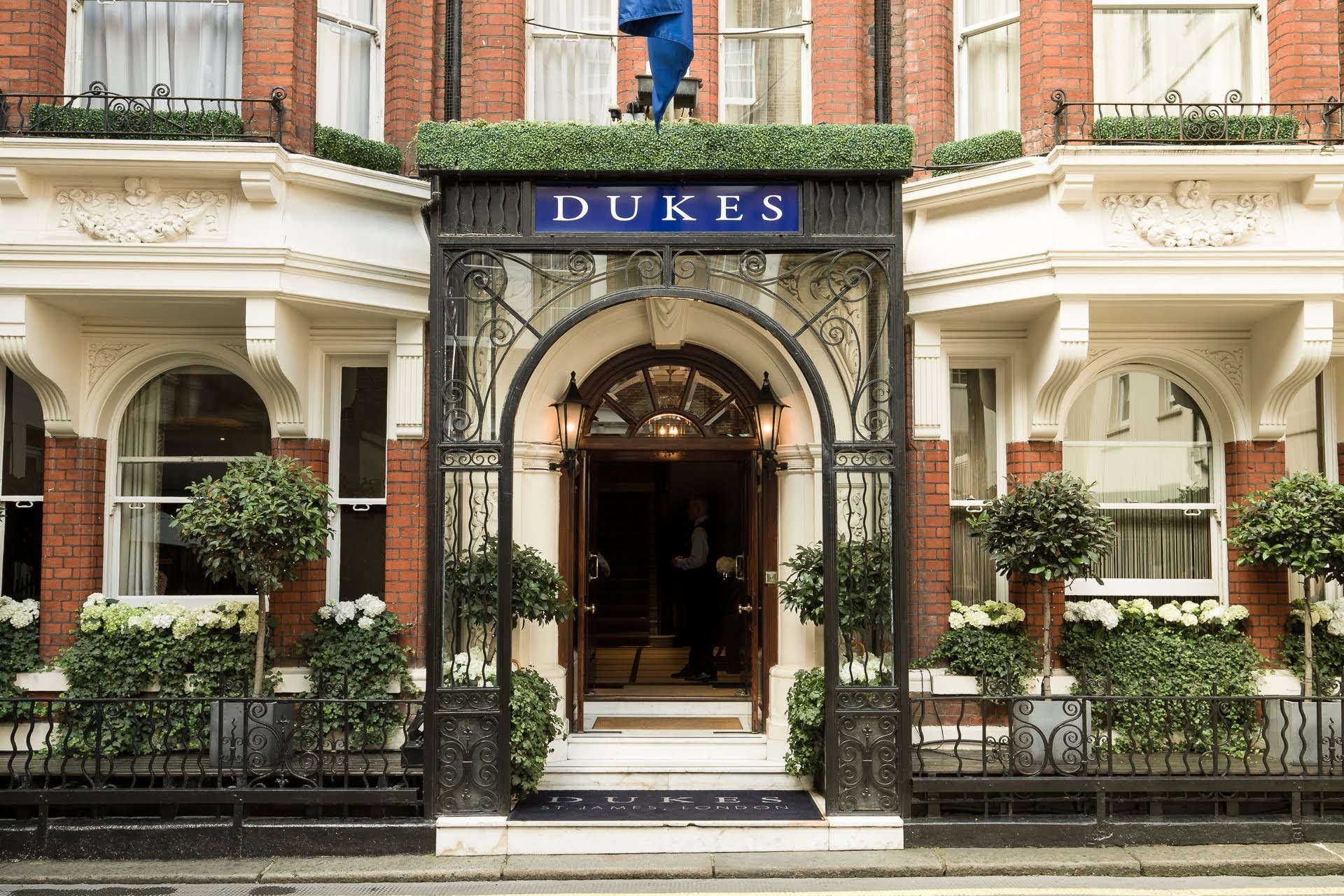 You are currently viewing Discover Mayfair’s DUKES London Hotel