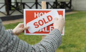 Read more about the article Common Mistakes To Avoid When Selling A House & How To Make It A Success